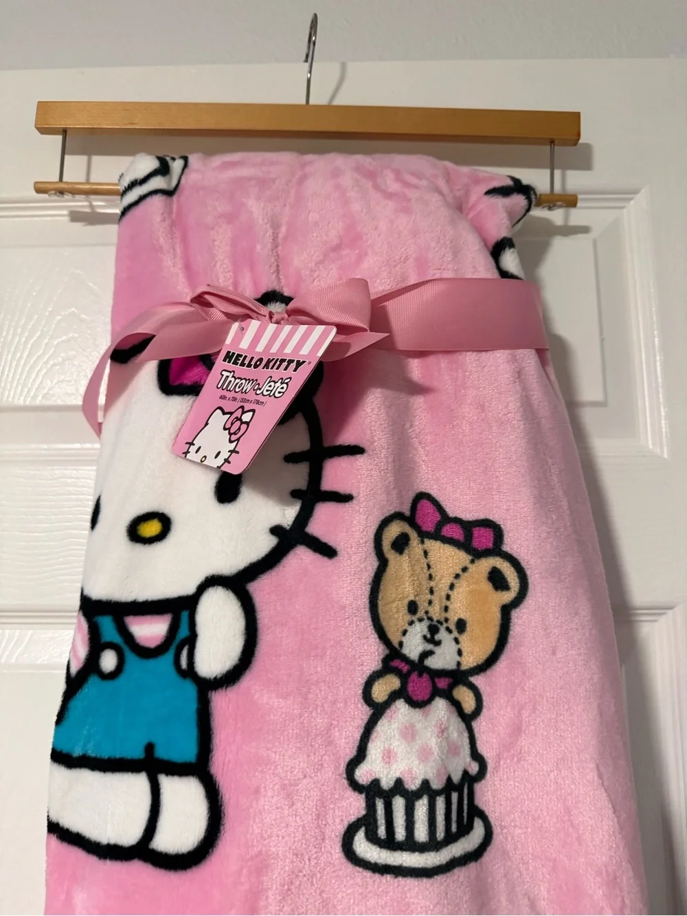 Hello Kitty Blanket (Throw) - Picture 2 of 3
